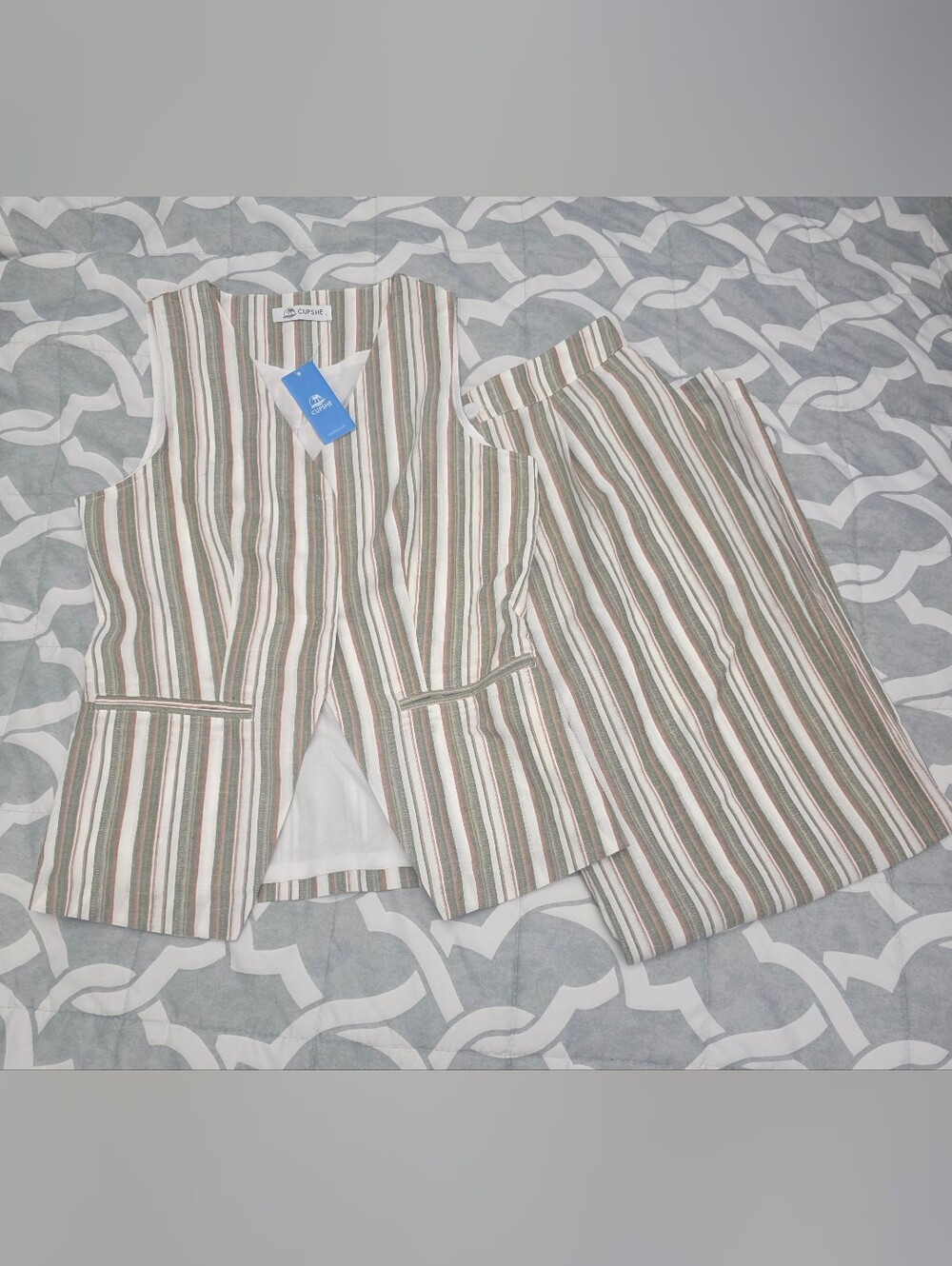 Cupshe 2pc Beige and Green Striped Sleeveless V-Neck Vest And Pants - Picture 2 of 8